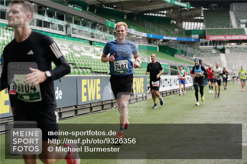 05.10.2025 - 20. swb-Marathon Bremen Michael Burmester http://msf.ph/oto/9326356 05.10.2025 12:47:41 Laufen im Stadion 265, 344, 346, 391, 442, 505, 564, 656, 770, 1205, 1526, 1635, 1642, 1646, 2360, 2472, 2482, 2613, 2656, 2872, 2939, 3061, 4215, 4255, 4291, 4313, 4966, 4988, 5656, 5831, 6804, 7070, 7170, 7176, 7492, 7900, 8013, 223, 502, 545, 609, 818, 862, 1521, 4848, 6295, 7583 meine-sportfotos.de