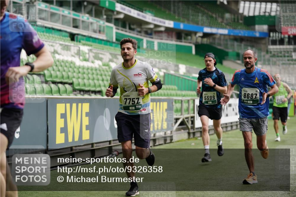 05.10.2025 - 20. swb-Marathon Bremen Michael Burmester http://msf.ph/oto/9326358 05.10.2025 12:48:37 Laufen im Stadion 492, 1195, 1370, 1607, 1625, 1724, 2241, 2643, 2974, 3320, 3324, 3768, 3819, 4353, 5103, 5264, 5599, 5786, 5918, 6171, 6251, 6463, 6632, 7735, 7831, 7904, 8244, 8507, 8687, 8729, 8897, 8923, 8932, 344, 346, 564, 1205, 1526, 1642, 1646, 2360, 2656, 4291, 4313, 6804, 7176, 7492, 7900 meine-sportfotos.de