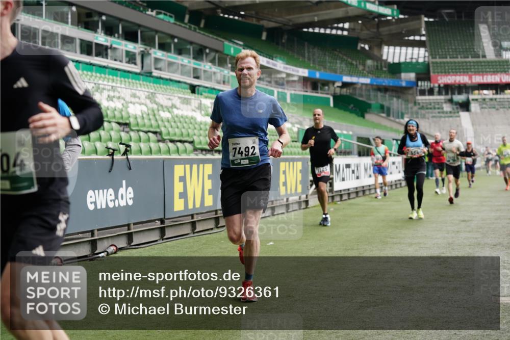 05.10.2025 - 20. swb-Marathon Bremen Michael Burmester http://msf.ph/oto/9326361 05.10.2025 12:47:41 Laufen im Stadion 265, 344, 346, 391, 442, 505, 564, 656, 770, 1205, 1526, 1635, 1642, 1646, 2360, 2472, 2482, 2613, 2656, 2872, 2939, 3061, 4215, 4255, 4291, 4313, 4966, 4988, 5656, 5831, 6804, 7070, 7170, 7176, 7492, 7900, 8013, 223, 502, 545, 609, 818, 862, 1521, 4848, 6295, 7583 meine-sportfotos.de