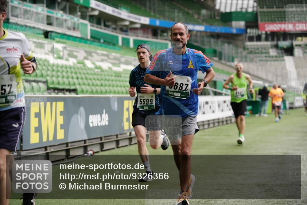 05.10.2025 - 20. swb-Marathon Bremen Michael Burmester http://msf.ph/oto/9326366 05.10.2025 12:48:38 Laufen im Stadion 492, 1195, 1370, 1607, 1625, 1724, 2241, 2643, 2974, 3320, 3324, 3768, 3819, 4353, 5103, 5264, 5599, 5786, 5918, 6171, 6251, 6463, 6632, 7735, 7831, 7904, 8244, 8507, 8630, 8687, 8729, 8897, 8923, 8932, 9114, 344, 564, 1205, 1526, 1642, 1646, 2360, 2656, 4291, 6804, 7176, 7492, 7900 meine-sportfotos.de