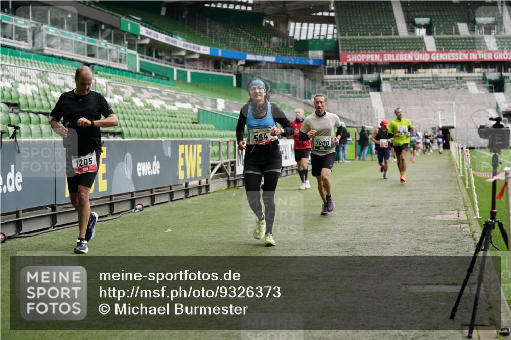 05.10.2025 - 20. swb-Marathon Bremen Michael Burmester http://msf.ph/oto/9326373 05.10.2025 12:47:43 Laufen im Stadion 265, 344, 346, 391, 442, 505, 564, 656, 770, 1205, 1526, 1635, 1642, 1646, 2360, 2472, 2482, 2613, 2643, 2656, 2872, 2939, 3061, 4215, 4255, 4291, 4313, 4966, 4988, 5656, 5831, 5918, 6804, 7070, 7170, 7176, 7492, 7900, 8013, 223, 502, 545, 609, 818, 862, 1521, 4848, 6295, 7583 meine-sportfotos.de