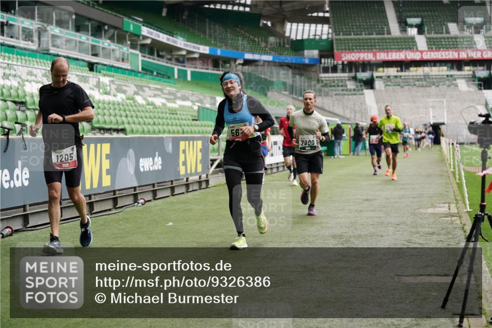 05.10.2025 - 20. swb-Marathon Bremen Michael Burmester http://msf.ph/oto/9326386 05.10.2025 12:47:43 Laufen im Stadion 265, 344, 346, 391, 442, 505, 564, 656, 770, 1205, 1526, 1635, 1642, 1646, 2360, 2472, 2482, 2613, 2643, 2656, 2872, 2939, 3061, 4215, 4255, 4291, 4313, 4966, 4988, 5656, 5831, 5918, 6804, 7070, 7170, 7176, 7492, 7900, 8013, 223, 502, 545, 609, 818, 862, 1521, 4848, 6295, 7583 meine-sportfotos.de