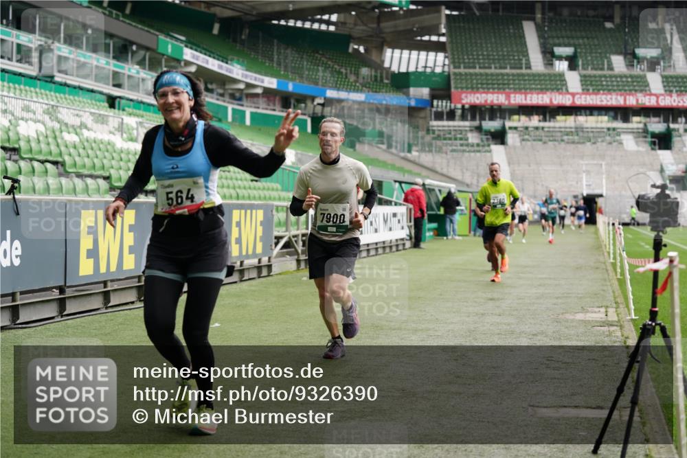 05.10.2025 - 20. swb-Marathon Bremen Michael Burmester http://msf.ph/oto/9326390 05.10.2025 12:47:44 Laufen im Stadion 265, 344, 346, 391, 442, 505, 564, 656, 770, 1205, 1526, 1635, 1642, 1646, 2360, 2472, 2482, 2613, 2643, 2656, 2872, 2939, 3061, 4215, 4255, 4291, 4313, 4966, 4988, 5656, 5831, 5918, 6804, 7070, 7170, 7176, 7492, 7735, 7900, 8013, 223, 502, 545, 609, 818, 862, 1521, 4848, 6295, 7583 meine-sportfotos.de