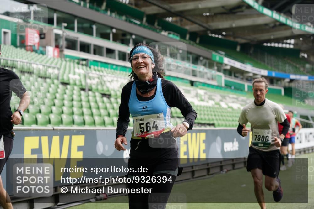 05.10.2025 - 20. swb-Marathon Bremen Michael Burmester http://msf.ph/oto/9326394 05.10.2025 12:47:45 Laufen im Stadion 265, 344, 346, 391, 442, 505, 564, 656, 770, 1205, 1526, 1635, 1642, 1646, 2360, 2472, 2482, 2613, 2643, 2656, 2872, 2939, 3061, 4215, 4255, 4291, 4313, 4966, 4988, 5656, 5831, 5918, 6804, 7070, 7170, 7176, 7492, 7735, 7900, 8013, 223, 502, 505, 545, 609, 818, 862, 1521, 4848, 6295, 7583 meine-sportfotos.de