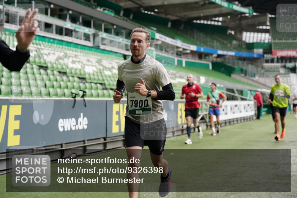 05.10.2025 - 20. swb-Marathon Bremen Michael Burmester http://msf.ph/oto/9326398 05.10.2025 12:47:46 Laufen im Stadion 265, 344, 346, 391, 442, 564, 656, 770, 1205, 1526, 1607, 1635, 1642, 1646, 2360, 2472, 2482, 2613, 2643, 2656, 2872, 2939, 3061, 4215, 4255, 4291, 4313, 4966, 4988, 5656, 5831, 5918, 6804, 7070, 7170, 7176, 7492, 7735, 7900, 8013, 223, 502, 505, 545, 818, 862, 1521, 4848, 4966, 6295, 7583 meine-sportfotos.de