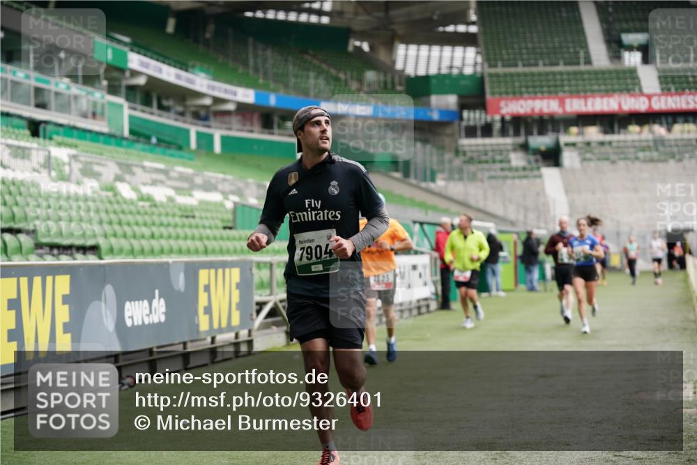 05.10.2025 - 20. swb-Marathon Bremen Michael Burmester http://msf.ph/oto/9326401 05.10.2025 12:48:45 Laufen im Stadion 492, 1195, 1370, 1607, 1625, 1654, 1724, 2119, 2241, 2974, 3320, 3324, 3768, 3819, 4353, 5103, 5264, 5599, 5786, 6171, 6251, 6463, 6632, 7831, 7904, 8244, 8507, 8630, 8687, 8729, 8897, 8923, 8932, 9114, 1526, 1642, 1646, 2360, 2643, 5918, 6804, 7492, 7735, 7900 meine-sportfotos.de