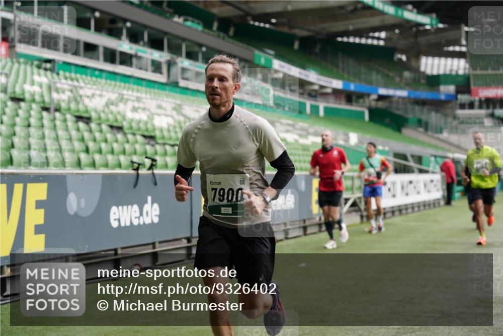 05.10.2025 - 20. swb-Marathon Bremen Michael Burmester http://msf.ph/oto/9326402 05.10.2025 12:47:46 Laufen im Stadion 265, 344, 346, 391, 442, 564, 656, 770, 1205, 1526, 1607, 1635, 1642, 1646, 2360, 2472, 2482, 2613, 2643, 2656, 2872, 2939, 3061, 4215, 4255, 4291, 4313, 4966, 4988, 5656, 5831, 5918, 6804, 7070, 7170, 7176, 7492, 7735, 7900, 8013, 223, 502, 505, 545, 818, 862, 1521, 4848, 4966, 6295, 7583 meine-sportfotos.de