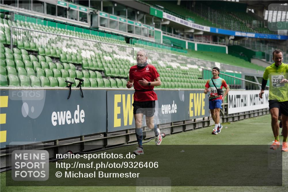 05.10.2025 - 20. swb-Marathon Bremen Michael Burmester http://msf.ph/oto/9326406 05.10.2025 12:47:47 Laufen im Stadion 265, 344, 346, 391, 442, 564, 656, 770, 1205, 1526, 1607, 1635, 1642, 1646, 2360, 2472, 2482, 2613, 2643, 2656, 2872, 2939, 3061, 4215, 4255, 4291, 4313, 4988, 5656, 5831, 5918, 6804, 7070, 7170, 7176, 7492, 7735, 7900, 8013, 223, 502, 505, 545, 818, 862, 1521, 2939, 4966, 6295, 7583 meine-sportfotos.de