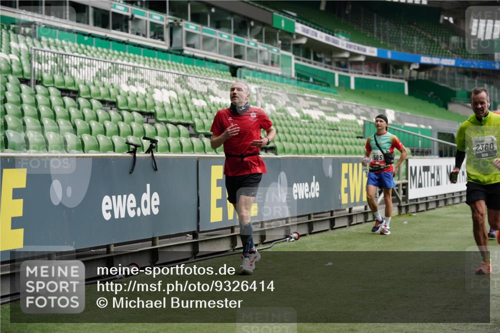 05.10.2025 - 20. swb-Marathon Bremen Michael Burmester http://msf.ph/oto/9326414 05.10.2025 12:47:47 Laufen im Stadion 265, 344, 346, 391, 442, 564, 656, 770, 1205, 1526, 1607, 1635, 1642, 1646, 2360, 2472, 2482, 2613, 2643, 2656, 2872, 2939, 3061, 4215, 4255, 4291, 4313, 4988, 5656, 5831, 5918, 6804, 7070, 7170, 7176, 7492, 7735, 7900, 8013, 223, 502, 505, 545, 818, 862, 1521, 2939, 4966, 6295, 7583 meine-sportfotos.de