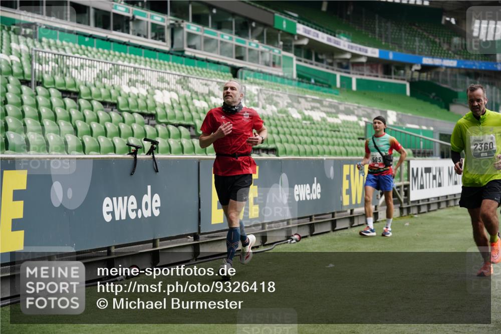 05.10.2025 - 20. swb-Marathon Bremen Michael Burmester http://msf.ph/oto/9326418 05.10.2025 12:47:47 Laufen im Stadion 265, 344, 346, 391, 442, 564, 656, 770, 1205, 1526, 1607, 1635, 1642, 1646, 2360, 2472, 2482, 2613, 2643, 2656, 2872, 2939, 3061, 4215, 4255, 4291, 4313, 4988, 5656, 5831, 5918, 6804, 7070, 7170, 7176, 7492, 7735, 7900, 8013, 223, 502, 505, 545, 818, 862, 1521, 2939, 4966, 6295, 7583 meine-sportfotos.de