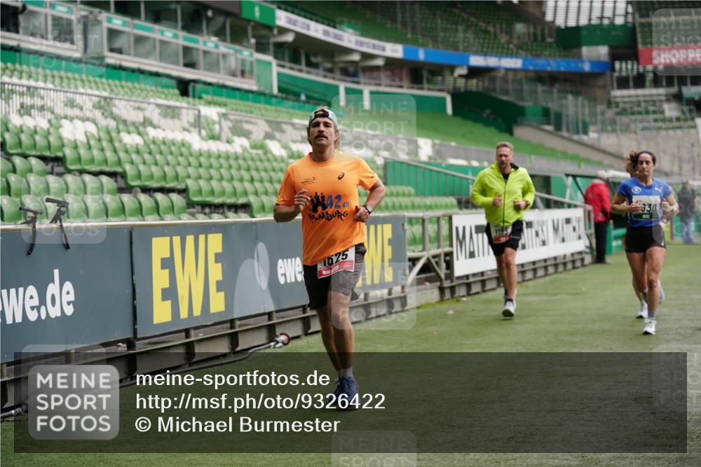 05.10.2025 - 20. swb-Marathon Bremen Michael Burmester http://msf.ph/oto/9326422 05.10.2025 12:48:48 Laufen im Stadion 492, 1195, 1370, 1625, 1654, 1724, 2119, 2241, 2974, 2990, 3320, 3324, 3768, 3819, 4353, 4385, 5103, 5264, 5599, 5786, 6171, 6251, 6463, 6632, 7831, 7904, 8244, 8507, 8630, 8687, 8729, 8897, 8923, 8932, 9114, 1526, 1607, 1646, 2360, 2643, 5918, 6804, 7735, 7900 meine-sportfotos.de