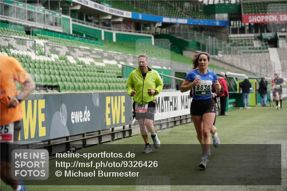 05.10.2025 - 20. swb-Marathon Bremen Michael Burmester http://msf.ph/oto/9326426 05.10.2025 12:48:49 Laufen im Stadion 492, 1195, 1370, 1625, 1654, 1724, 2119, 2241, 2594, 2974, 2988, 2990, 3320, 3324, 3768, 3819, 4353, 4385, 5103, 5264, 5599, 5786, 6171, 6251, 6463, 6632, 7831, 7904, 8244, 8507, 8630, 8687, 8729, 8897, 8923, 8932, 9114, 1526, 1607, 1646, 2360, 2643, 3768, 5264, 5918, 6804, 7735, 7900, 8729 meine-sportfotos.de