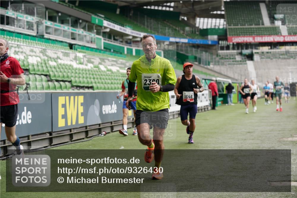 05.10.2025 - 20. swb-Marathon Bremen Michael Burmester http://msf.ph/oto/9326430 05.10.2025 12:47:48 Laufen im Stadion 265, 344, 346, 391, 442, 564, 656, 770, 1205, 1526, 1607, 1635, 1642, 1646, 2360, 2472, 2482, 2613, 2643, 2656, 2872, 3061, 4215, 4255, 4291, 4313, 4988, 5656, 5831, 5918, 6804, 7070, 7170, 7176, 7492, 7735, 7900, 8013, 223, 502, 505, 545, 818, 862, 2939, 4966, 4988, 6295 meine-sportfotos.de