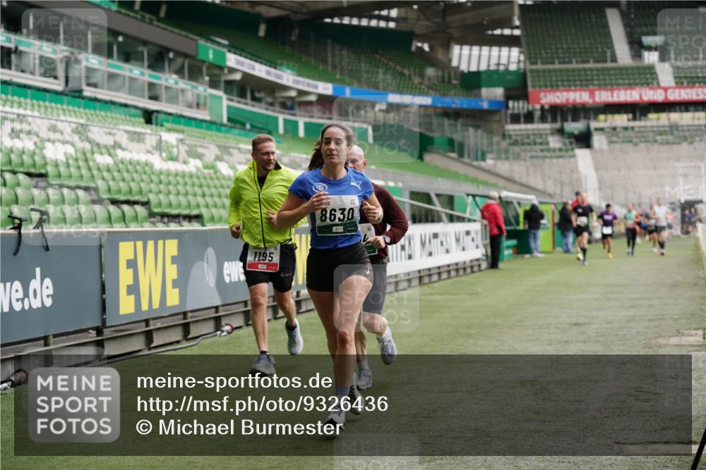 05.10.2025 - 20. swb-Marathon Bremen Michael Burmester http://msf.ph/oto/9326436 05.10.2025 12:48:50 Laufen im Stadion 492, 1195, 1370, 1625, 1654, 1724, 2119, 2241, 2594, 2974, 2988, 2990, 3320, 3324, 3819, 4353, 4385, 5103, 5599, 5786, 6171, 6251, 6463, 6632, 7831, 7904, 8244, 8507, 8630, 8687, 8897, 8923, 8932, 9114, 1526, 1607, 2360, 2643, 3768, 5264, 5918, 7735, 7831, 7900, 8729 meine-sportfotos.de