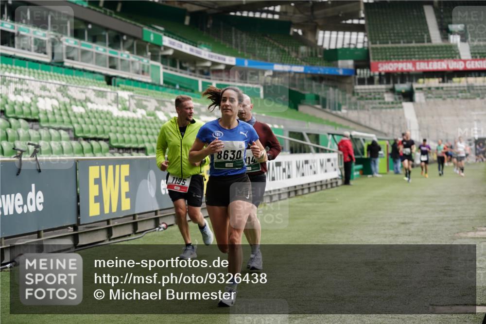 05.10.2025 - 20. swb-Marathon Bremen Michael Burmester http://msf.ph/oto/9326438 05.10.2025 12:48:51 Laufen im Stadion 492, 1195, 1370, 1625, 1654, 1724, 2119, 2241, 2594, 2974, 2988, 2990, 3320, 3324, 3819, 4353, 4385, 5103, 5599, 5786, 6171, 6251, 6463, 6632, 7904, 8244, 8507, 8630, 8687, 8897, 8923, 8932, 9114, 1526, 1607, 2360, 2643, 3768, 5264, 5918, 7735, 7831, 7900, 8729 meine-sportfotos.de