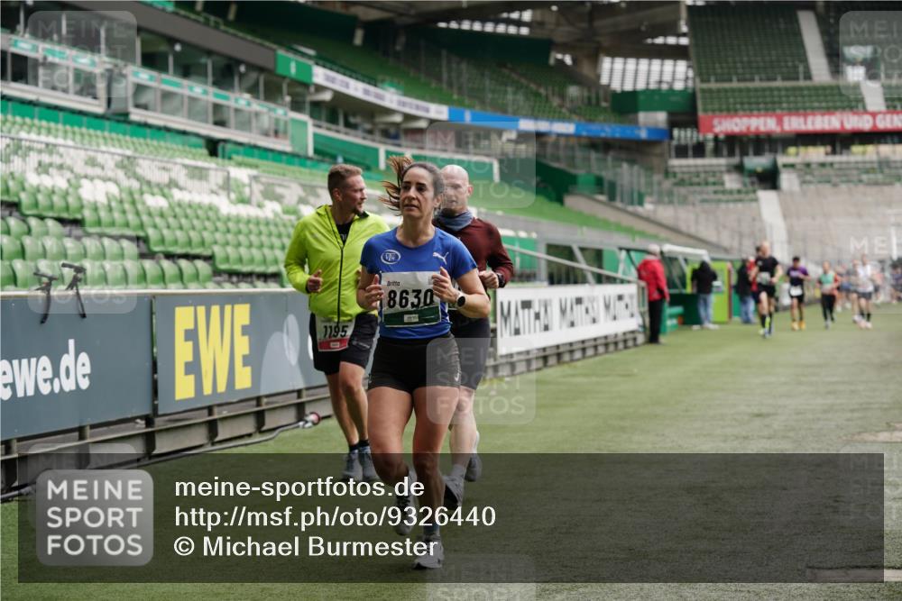05.10.2025 - 20. swb-Marathon Bremen Michael Burmester http://msf.ph/oto/9326440 05.10.2025 12:48:51 Laufen im Stadion 492, 1195, 1370, 1625, 1654, 1724, 2119, 2241, 2594, 2974, 2988, 2990, 3320, 3324, 3819, 4353, 4385, 5103, 5599, 5786, 6171, 6251, 6463, 6632, 7904, 8244, 8507, 8630, 8687, 8897, 8923, 8932, 9114, 1526, 1607, 2360, 2643, 3768, 5264, 5918, 7735, 7831, 7900, 8729 meine-sportfotos.de