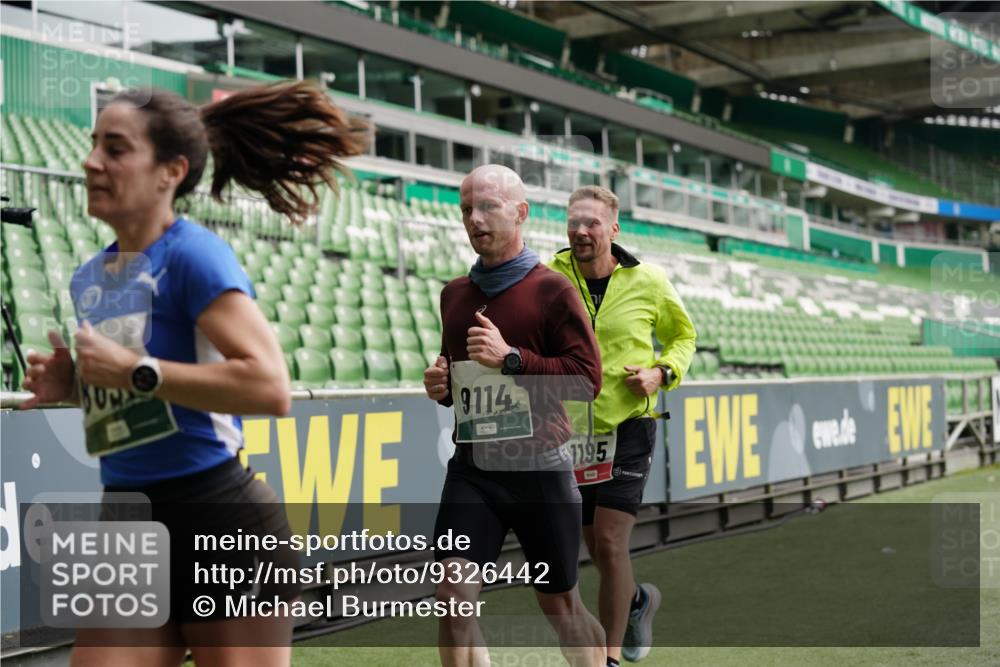 05.10.2025 - 20. swb-Marathon Bremen Michael Burmester http://msf.ph/oto/9326442 05.10.2025 12:48:52 Laufen im Stadion 492, 1195, 1370, 1625, 1654, 1724, 2119, 2241, 2594, 2974, 2988, 2990, 3320, 3324, 3819, 4353, 4385, 5103, 5599, 5786, 6171, 6251, 6463, 6632, 7904, 8244, 8507, 8630, 8687, 8897, 8923, 8932, 9114, 1526, 1607, 2241, 2360, 2643, 3768, 5264, 5918, 7735, 7831, 7900, 8729 meine-sportfotos.de