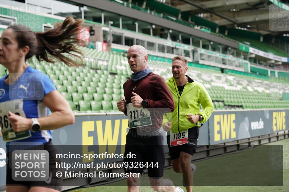 05.10.2025 - 20. swb-Marathon Bremen Michael Burmester http://msf.ph/oto/9326444 05.10.2025 12:48:52 Laufen im Stadion 492, 1195, 1370, 1625, 1654, 1724, 2119, 2241, 2594, 2974, 2988, 2990, 3320, 3324, 3819, 4353, 4385, 5103, 5599, 5786, 6171, 6251, 6463, 6632, 7904, 8244, 8507, 8630, 8687, 8897, 8923, 8932, 9114, 1526, 1607, 2241, 2360, 2643, 3768, 5264, 5918, 7735, 7831, 7900, 8729 meine-sportfotos.de