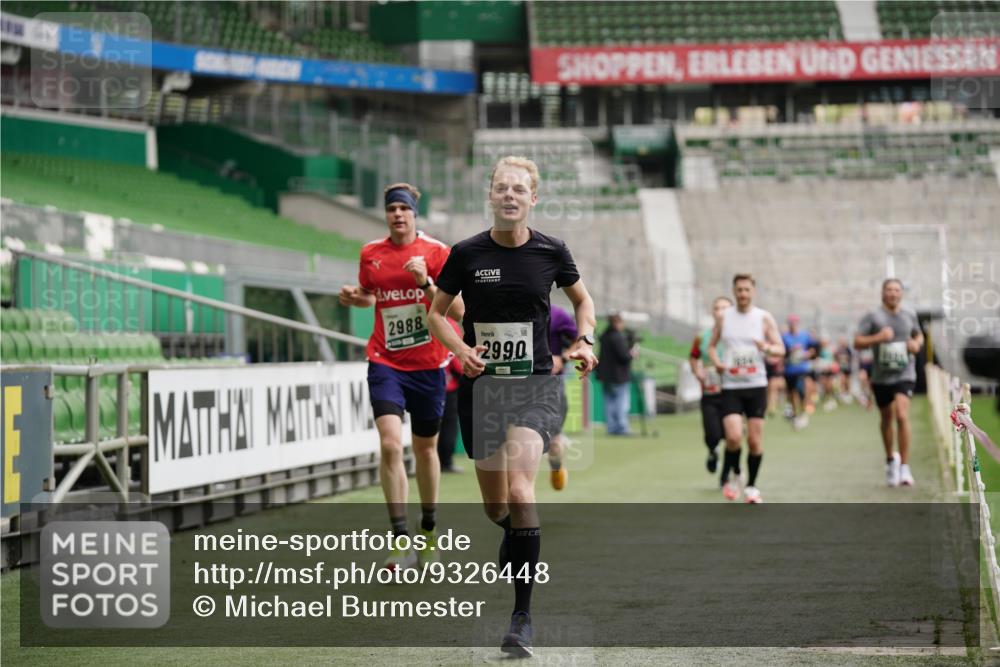05.10.2025 - 20. swb-Marathon Bremen Michael Burmester http://msf.ph/oto/9326448 05.10.2025 12:48:58 Laufen im Stadion 492, 1195, 1625, 1654, 1724, 2119, 2594, 2974, 2988, 2990, 3124, 3320, 3324, 3819, 4353, 4385, 5103, 5599, 5786, 6171, 6251, 6463, 6632, 7904, 8244, 8507, 8630, 8687, 8897, 8923, 8932, 9114, 1370, 1607, 2241, 2643, 3768, 5264, 5918, 7735, 7831, 8729 meine-sportfotos.de