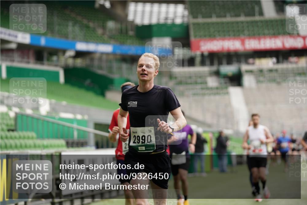 05.10.2025 - 20. swb-Marathon Bremen Michael Burmester http://msf.ph/oto/9326450 05.10.2025 12:48:59 Laufen im Stadion 492, 1195, 1625, 1654, 1724, 2119, 2594, 2974, 2988, 2990, 3124, 3320, 3324, 3819, 4353, 4385, 5103, 5599, 5786, 6171, 6251, 6463, 6632, 7904, 8216, 8244, 8507, 8630, 8687, 8897, 8923, 8932, 9114, 1370, 1607, 2241, 2643, 3768, 5264, 5918, 7735, 7831, 8729 meine-sportfotos.de