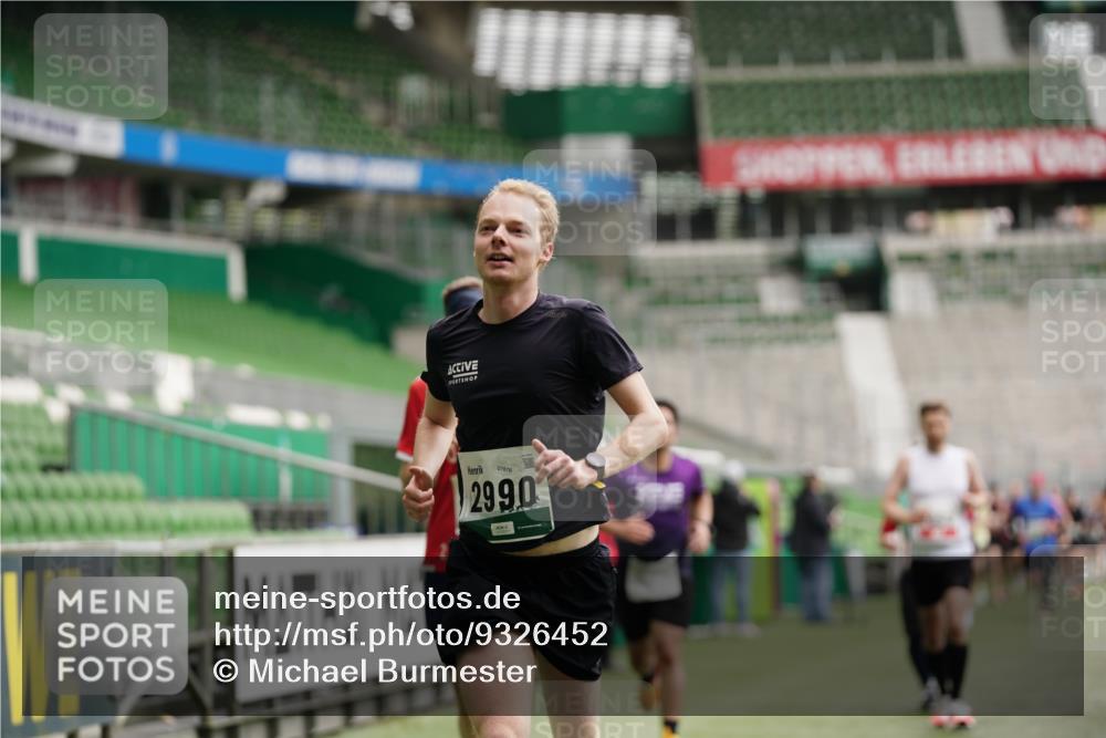 05.10.2025 - 20. swb-Marathon Bremen Michael Burmester http://msf.ph/oto/9326452 05.10.2025 12:48:59 Laufen im Stadion 492, 1195, 1625, 1654, 1724, 2119, 2594, 2974, 2988, 2990, 3124, 3320, 3324, 3819, 4353, 4385, 5103, 5599, 5786, 6171, 6251, 6463, 6632, 7904, 8216, 8244, 8507, 8630, 8687, 8897, 8923, 8932, 9114, 1370, 1607, 2241, 2643, 3768, 5264, 5918, 7735, 7831, 8729 meine-sportfotos.de
