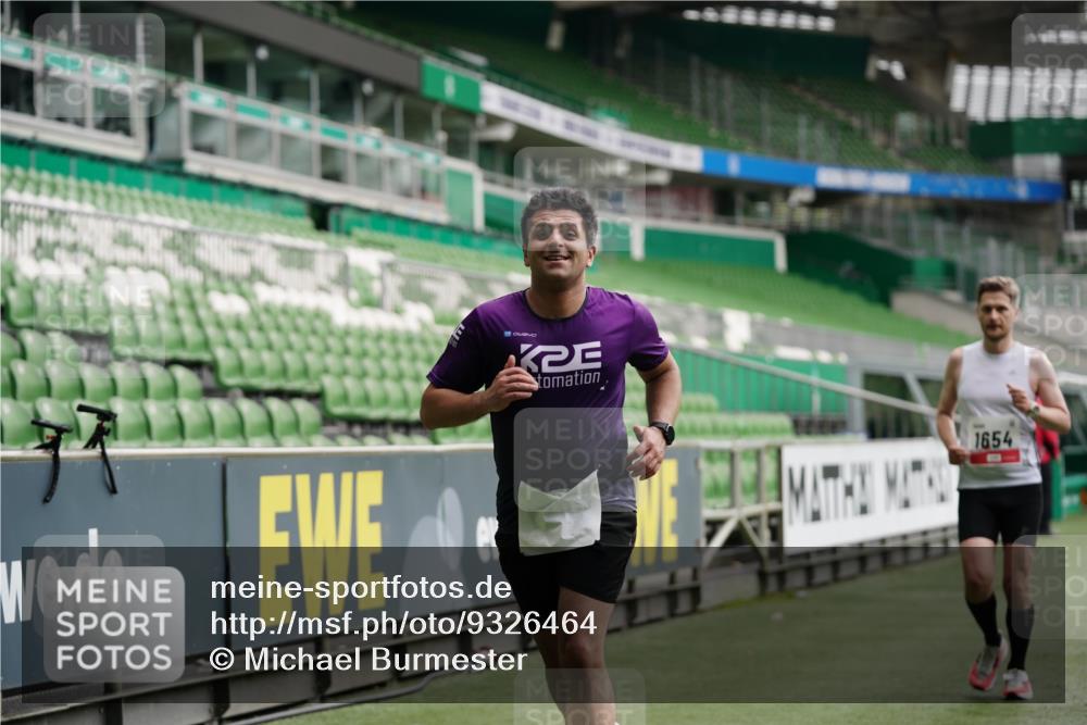 05.10.2025 - 20. swb-Marathon Bremen Michael Burmester http://msf.ph/oto/9326464 05.10.2025 12:49:03 Laufen im Stadion 492, 1195, 1257, 1625, 1654, 1724, 1727, 2119, 2594, 2974, 2988, 2990, 3124, 3320, 3324, 3819, 4385, 5103, 5599, 5786, 6171, 6251, 6463, 6619, 6632, 6877, 7904, 8216, 8244, 8507, 8630, 8687, 8897, 8923, 9114, 1370, 1607, 2241, 2643, 3324, 3768, 4353, 5264, 7735, 7831, 8729, 8932 meine-sportfotos.de