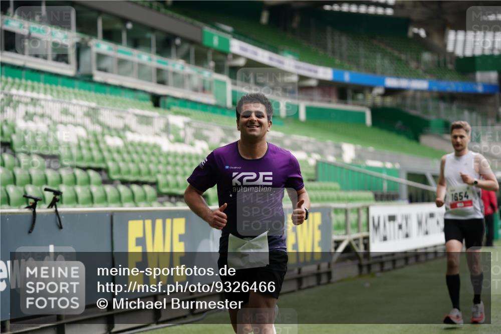 05.10.2025 - 20. swb-Marathon Bremen Michael Burmester http://msf.ph/oto/9326466 05.10.2025 12:49:03 Laufen im Stadion 492, 1195, 1257, 1625, 1654, 1724, 1727, 2119, 2594, 2974, 2988, 2990, 3124, 3320, 3324, 3819, 4385, 5103, 5599, 5786, 6171, 6251, 6463, 6619, 6632, 6877, 7904, 8216, 8244, 8507, 8630, 8687, 8897, 8923, 9114, 1370, 1607, 2241, 2643, 3324, 3768, 4353, 5264, 7735, 7831, 8729, 8932 meine-sportfotos.de