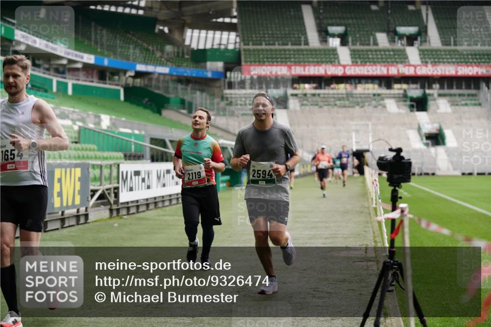 05.10.2025 - 20. swb-Marathon Bremen Michael Burmester http://msf.ph/oto/9326474 05.10.2025 12:49:05 Laufen im Stadion 492, 1195, 1257, 1535, 1625, 1654, 1724, 1727, 2044, 2119, 2594, 2974, 2988, 2990, 3124, 3320, 3819, 4385, 5103, 5599, 5786, 6171, 6251, 6463, 6619, 6632, 6877, 7904, 8216, 8244, 8507, 8630, 8687, 8897, 8923, 9114, 1370, 1607, 2241, 3324, 3768, 4353, 5264, 7831, 8729, 8932 meine-sportfotos.de