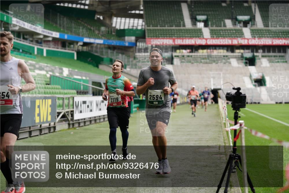 05.10.2025 - 20. swb-Marathon Bremen Michael Burmester http://msf.ph/oto/9326476 05.10.2025 12:49:05 Laufen im Stadion 492, 1195, 1257, 1535, 1625, 1654, 1724, 1727, 2044, 2119, 2594, 2974, 2988, 2990, 3124, 3320, 3819, 4385, 5103, 5599, 5786, 6171, 6251, 6463, 6619, 6632, 6877, 7904, 8216, 8244, 8507, 8630, 8687, 8897, 8923, 9114, 1370, 1607, 2241, 3324, 3768, 4353, 5264, 7831, 8729, 8932 meine-sportfotos.de