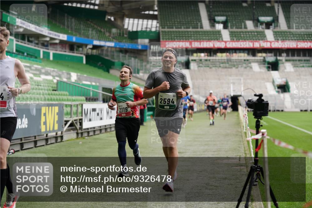 05.10.2025 - 20. swb-Marathon Bremen Michael Burmester http://msf.ph/oto/9326478 05.10.2025 12:49:05 Laufen im Stadion 492, 1195, 1257, 1535, 1625, 1654, 1724, 1727, 2044, 2119, 2594, 2974, 2988, 2990, 3124, 3320, 3819, 4385, 5103, 5599, 5786, 6171, 6251, 6463, 6619, 6632, 6877, 7904, 8216, 8244, 8507, 8630, 8687, 8897, 8923, 9114, 1370, 1607, 2241, 3324, 3768, 4353, 5264, 7831, 8729, 8932 meine-sportfotos.de