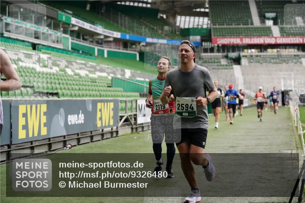 05.10.2025 - 20. swb-Marathon Bremen Michael Burmester http://msf.ph/oto/9326480 05.10.2025 12:49:06 Laufen im Stadion 492, 1195, 1257, 1535, 1625, 1654, 1724, 1727, 2044, 2119, 2594, 2974, 2988, 2990, 3124, 3320, 3819, 4385, 5103, 5599, 5786, 6171, 6251, 6431, 6463, 6619, 6632, 6877, 7904, 8216, 8244, 8507, 8630, 8687, 8897, 8923, 9114, 1370, 1607, 2241, 3324, 3768, 4353, 5264, 7831, 8729, 8932 meine-sportfotos.de