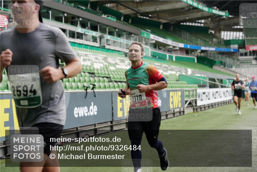 05.10.2025 - 20. swb-Marathon Bremen Michael Burmester http://msf.ph/oto/9326484 05.10.2025 12:49:07 Laufen im Stadion 492, 1195, 1257, 1535, 1609, 1625, 1654, 1724, 1727, 2044, 2119, 2594, 2974, 2988, 2990, 3124, 3320, 3544, 3819, 4385, 5103, 5599, 5786, 6171, 6251, 6431, 6463, 6619, 6632, 6877, 7904, 8216, 8244, 8507, 8630, 8687, 8897, 8923, 9114, 1370, 2241, 2974, 3324, 3768, 4353, 5264, 7831, 8729, 8932 meine-sportfotos.de