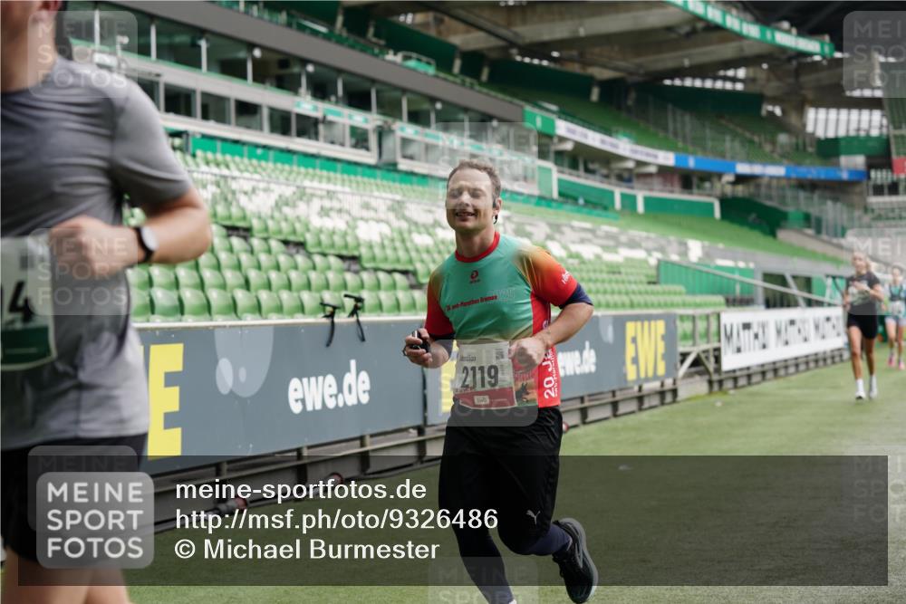 05.10.2025 - 20. swb-Marathon Bremen Michael Burmester http://msf.ph/oto/9326486 05.10.2025 12:49:07 Laufen im Stadion 492, 1195, 1257, 1535, 1609, 1625, 1654, 1724, 1727, 2044, 2119, 2594, 2974, 2988, 2990, 3124, 3320, 3544, 3819, 4385, 5103, 5599, 5786, 6171, 6251, 6431, 6463, 6619, 6632, 6877, 7904, 8216, 8244, 8507, 8630, 8687, 8897, 8923, 9114, 1370, 2241, 2974, 3324, 3768, 4353, 5264, 7831, 8729, 8932 meine-sportfotos.de