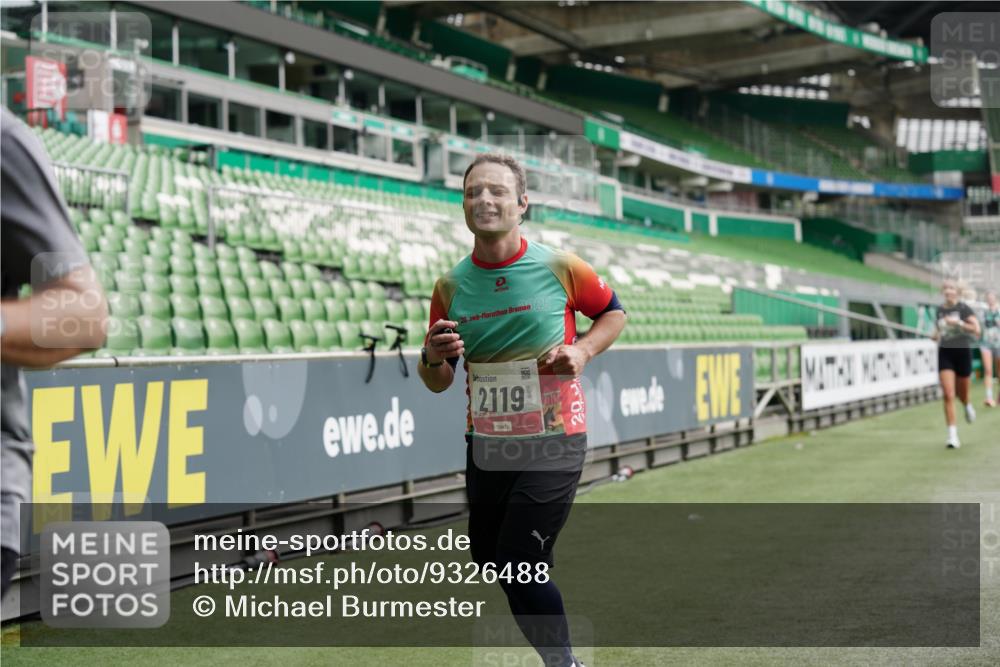 05.10.2025 - 20. swb-Marathon Bremen Michael Burmester http://msf.ph/oto/9326488 05.10.2025 12:49:07 Laufen im Stadion 492, 1195, 1257, 1535, 1609, 1625, 1654, 1724, 1727, 2044, 2119, 2594, 2974, 2988, 2990, 3124, 3320, 3544, 3819, 4385, 5103, 5599, 5786, 6171, 6251, 6431, 6463, 6619, 6632, 6877, 7904, 8216, 8244, 8507, 8630, 8687, 8897, 8923, 9114, 1370, 2241, 2974, 3324, 3768, 4353, 5264, 7831, 8729, 8932 meine-sportfotos.de