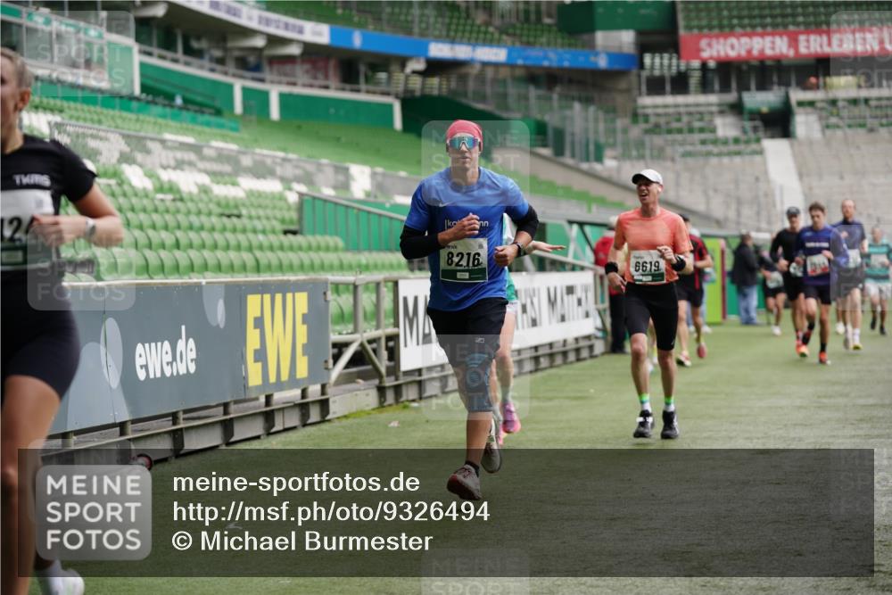 05.10.2025 - 20. swb-Marathon Bremen Michael Burmester http://msf.ph/oto/9326494 05.10.2025 12:49:11 Laufen im Stadion 150, 187, 270, 492, 1195, 1257, 1535, 1609, 1625, 1654, 1727, 1876, 2044, 2119, 2356, 2594, 2988, 2990, 3124, 3320, 3544, 3738, 3819, 3960, 4385, 5103, 5599, 6171, 6431, 6463, 6619, 6632, 6877, 7904, 8216, 8244, 8507, 8630, 8687, 8897, 9114, 1370, 1724, 2241, 2974, 3324, 4353, 5786, 6251, 8244, 8923, 8932 meine-sportfotos.de