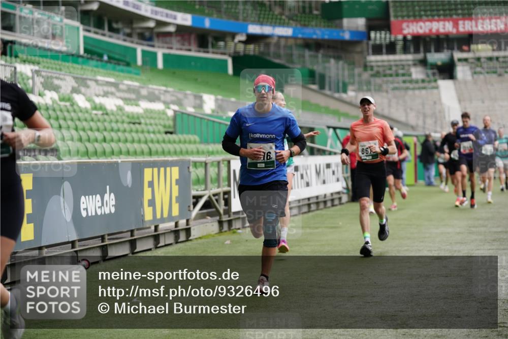 05.10.2025 - 20. swb-Marathon Bremen Michael Burmester http://msf.ph/oto/9326496 05.10.2025 12:49:11 Laufen im Stadion 150, 187, 270, 492, 1195, 1257, 1535, 1609, 1625, 1654, 1727, 1876, 2044, 2119, 2356, 2594, 2988, 2990, 3124, 3320, 3544, 3738, 3819, 3960, 4385, 5103, 5599, 6171, 6431, 6463, 6619, 6632, 6877, 7904, 8216, 8244, 8507, 8630, 8687, 8897, 9114, 1370, 1724, 2241, 2974, 3324, 4353, 5786, 6251, 8244, 8923, 8932 meine-sportfotos.de