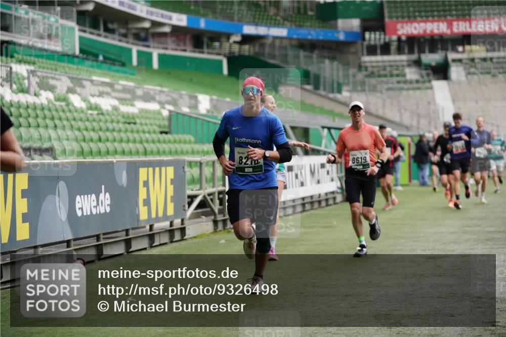 05.10.2025 - 20. swb-Marathon Bremen Michael Burmester http://msf.ph/oto/9326498 05.10.2025 12:49:11 Laufen im Stadion 150, 187, 270, 492, 1195, 1257, 1535, 1609, 1625, 1654, 1727, 1876, 2044, 2119, 2356, 2594, 2988, 2990, 3124, 3320, 3544, 3738, 3819, 3960, 4385, 5103, 5599, 6171, 6431, 6463, 6619, 6632, 6877, 7904, 8216, 8244, 8507, 8630, 8687, 8897, 9114, 1370, 1724, 2241, 2974, 3324, 4353, 5786, 6251, 8244, 8923, 8932 meine-sportfotos.de