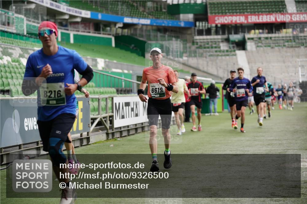 05.10.2025 - 20. swb-Marathon Bremen Michael Burmester http://msf.ph/oto/9326500 05.10.2025 12:49:13 Laufen im Stadion 150, 187, 270, 492, 1195, 1257, 1535, 1609, 1625, 1654, 1727, 1876, 1904, 2044, 2119, 2356, 2594, 2988, 2990, 3124, 3320, 3544, 3738, 3960, 4385, 5599, 6171, 6431, 6463, 6619, 6632, 6877, 7904, 8216, 8507, 8630, 8687, 8897, 9114, 1370, 1724, 2974, 3324, 3819, 4353, 5103, 5786, 6251, 8244, 8923, 8932 meine-sportfotos.de