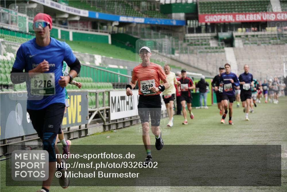 05.10.2025 - 20. swb-Marathon Bremen Michael Burmester http://msf.ph/oto/9326502 05.10.2025 12:49:13 Laufen im Stadion 150, 187, 270, 492, 1195, 1257, 1535, 1609, 1625, 1654, 1727, 1876, 1904, 2044, 2119, 2356, 2594, 2988, 2990, 3124, 3320, 3544, 3738, 3960, 4385, 5599, 6171, 6431, 6463, 6619, 6632, 6877, 7904, 8216, 8507, 8630, 8687, 8897, 9114, 1370, 1724, 2974, 3324, 3819, 4353, 5103, 5786, 6251, 8244, 8923, 8932 meine-sportfotos.de