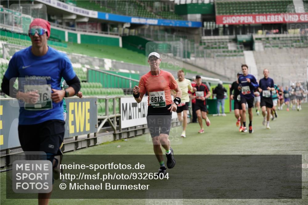 05.10.2025 - 20. swb-Marathon Bremen Michael Burmester http://msf.ph/oto/9326504 05.10.2025 12:49:13 Laufen im Stadion 150, 187, 270, 492, 1195, 1257, 1535, 1609, 1625, 1654, 1727, 1876, 1904, 2044, 2119, 2356, 2594, 2988, 2990, 3124, 3320, 3544, 3738, 3960, 4385, 5599, 6171, 6431, 6463, 6619, 6632, 6877, 7904, 8216, 8507, 8630, 8687, 8897, 9114, 1370, 1724, 2974, 3324, 3819, 4353, 5103, 5786, 6251, 8244, 8923, 8932 meine-sportfotos.de