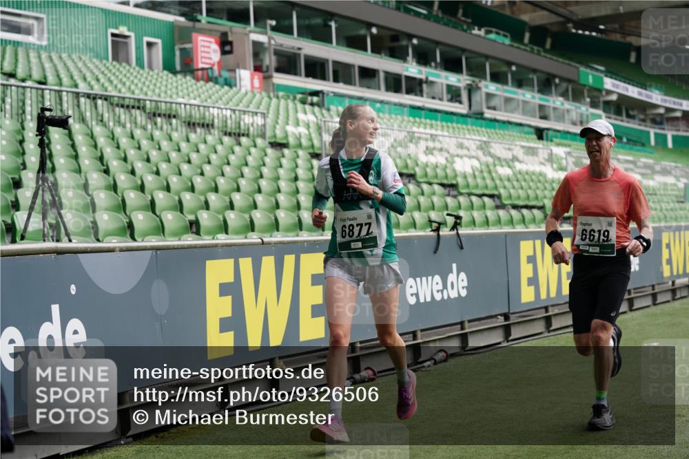 05.10.2025 - 20. swb-Marathon Bremen Michael Burmester http://msf.ph/oto/9326506 05.10.2025 12:49:15 Laufen im Stadion 150, 187, 270, 492, 1195, 1257, 1535, 1609, 1625, 1654, 1727, 1876, 1904, 2044, 2119, 2356, 2594, 2988, 2990, 3124, 3320, 3544, 3738, 3960, 4385, 5599, 6171, 6431, 6463, 6619, 6632, 6877, 7904, 8216, 8507, 8630, 8687, 8897, 9114, 1724, 2974, 3324, 3819, 4353, 5103, 5786, 6251, 8244, 8923, 8932 meine-sportfotos.de