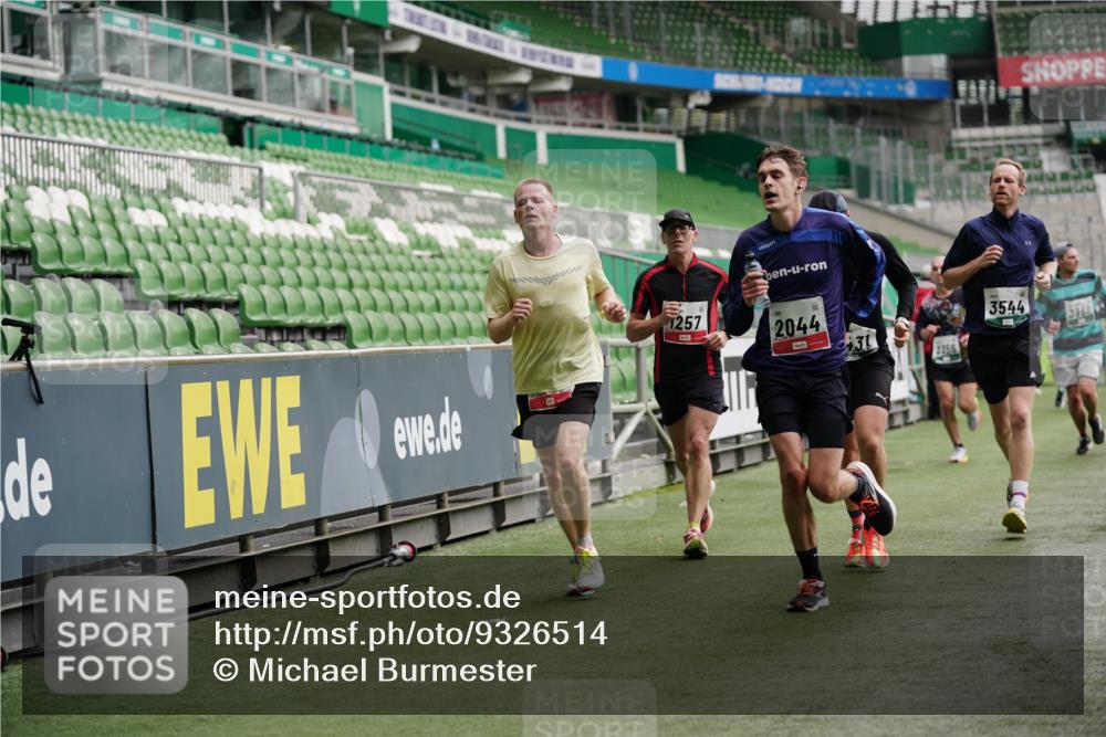 05.10.2025 - 20. swb-Marathon Bremen Michael Burmester http://msf.ph/oto/9326514 05.10.2025 12:49:17 Laufen im Stadion 150, 187, 270, 1195, 1257, 1535, 1609, 1625, 1654, 1727, 1876, 1904, 2044, 2119, 2356, 2594, 2988, 2990, 3124, 3320, 3544, 3738, 3960, 4385, 5599, 6171, 6431, 6463, 6619, 6632, 6877, 7904, 8216, 8507, 8630, 8687, 8897, 9114, 492, 1724, 2974, 3320, 3324, 3819, 4353, 5103, 5786, 6251, 8244, 8897, 8923, 8932 meine-sportfotos.de
