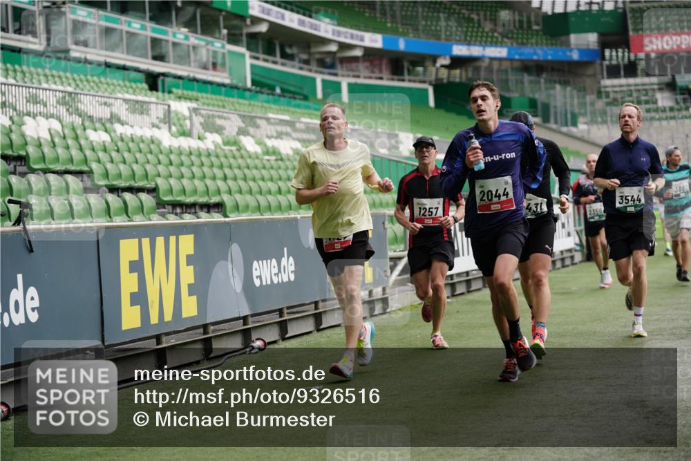 05.10.2025 - 20. swb-Marathon Bremen Michael Burmester http://msf.ph/oto/9326516 05.10.2025 12:49:17 Laufen im Stadion 150, 187, 270, 1195, 1257, 1535, 1609, 1625, 1654, 1727, 1876, 1904, 2044, 2119, 2356, 2594, 2988, 2990, 3124, 3320, 3544, 3738, 3960, 4385, 5599, 6171, 6431, 6463, 6619, 6632, 6877, 7904, 8216, 8507, 8630, 8687, 8897, 9114, 492, 1724, 2974, 3320, 3324, 3819, 4353, 5103, 5786, 6251, 8244, 8897, 8923, 8932 meine-sportfotos.de