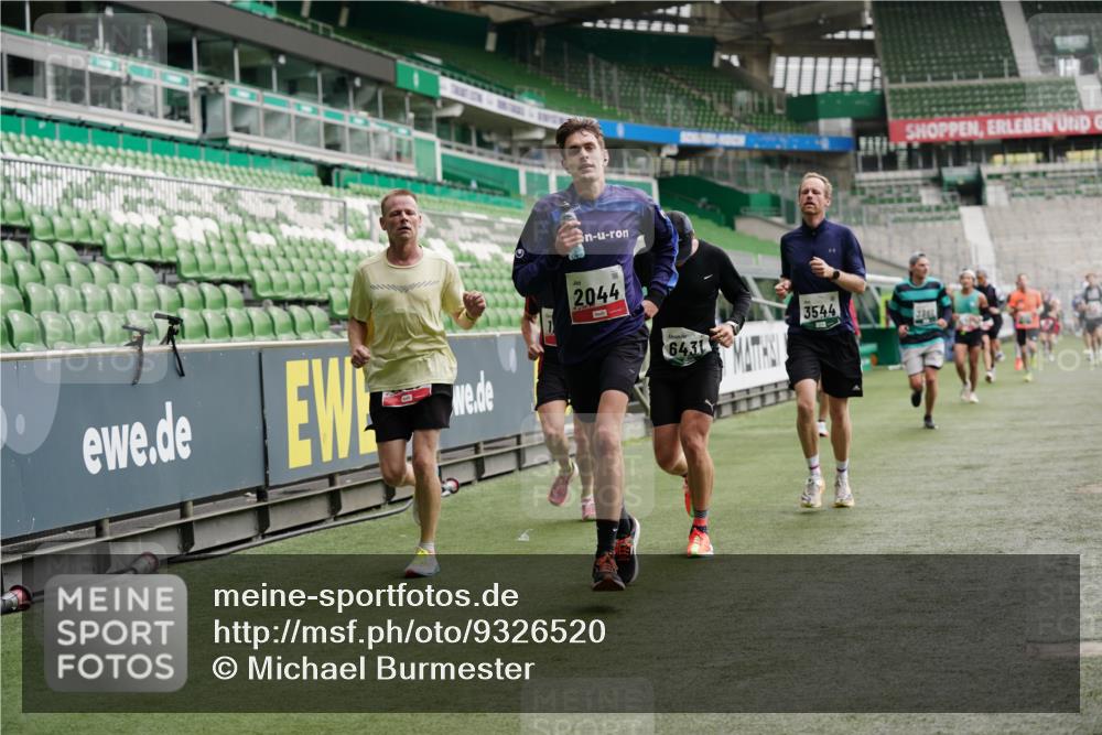 05.10.2025 - 20. swb-Marathon Bremen Michael Burmester http://msf.ph/oto/9326520 05.10.2025 12:49:18 Laufen im Stadion 150, 187, 270, 1195, 1257, 1535, 1609, 1625, 1654, 1727, 1876, 1904, 2044, 2119, 2356, 2594, 2988, 2990, 3124, 3544, 3738, 3960, 4385, 5599, 6171, 6431, 6463, 6619, 6632, 6877, 7647, 7904, 7987, 8216, 8507, 8630, 8687, 9114, 492, 1724, 2974, 3320, 3324, 3819, 4353, 5103, 5786, 6251, 8244, 8897, 8923, 8932 meine-sportfotos.de
