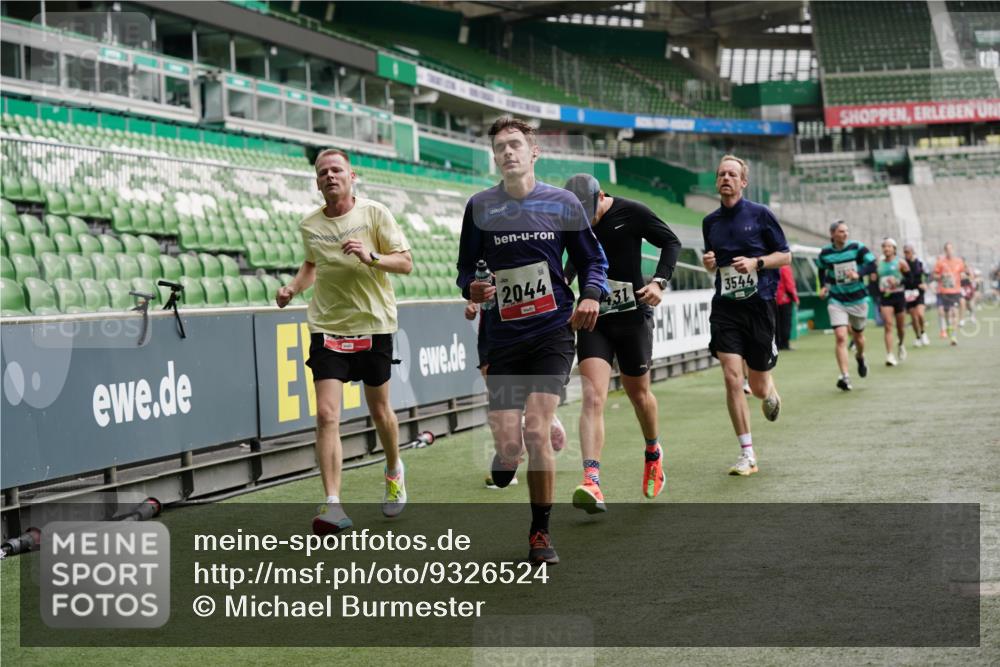 05.10.2025 - 20. swb-Marathon Bremen Michael Burmester http://msf.ph/oto/9326524 05.10.2025 12:49:18 Laufen im Stadion 150, 187, 270, 1195, 1257, 1535, 1609, 1625, 1654, 1727, 1876, 1904, 2044, 2119, 2356, 2594, 2988, 2990, 3124, 3544, 3738, 3960, 4385, 5599, 6171, 6431, 6463, 6619, 6632, 6877, 7647, 7904, 7987, 8216, 8507, 8630, 8687, 9114, 492, 1724, 2974, 3320, 3324, 3819, 4353, 5103, 5786, 6251, 8244, 8897, 8923, 8932 meine-sportfotos.de