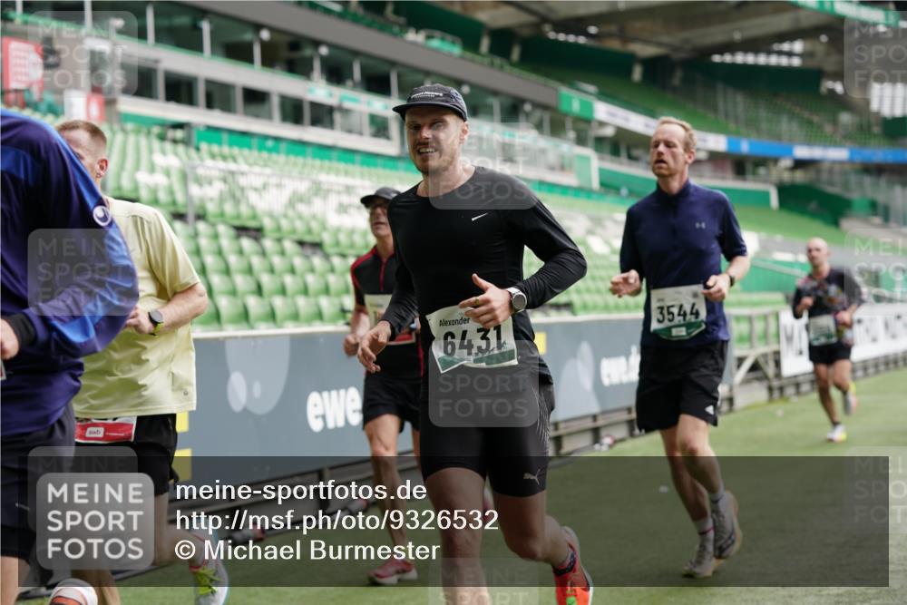 05.10.2025 - 20. swb-Marathon Bremen Michael Burmester http://msf.ph/oto/9326532 05.10.2025 12:49:20 Laufen im Stadion 150, 187, 270, 424, 1195, 1257, 1535, 1609, 1625, 1654, 1727, 1876, 1904, 2044, 2119, 2356, 2594, 2988, 2990, 3124, 3544, 3738, 3960, 4385, 5599, 6171, 6431, 6463, 6619, 6632, 6877, 7647, 7904, 7987, 8216, 8507, 8630, 8687, 9114, 492, 1724, 2974, 3320, 3324, 3819, 4353, 5103, 5786, 6251, 8244, 8897, 8923, 8932 meine-sportfotos.de