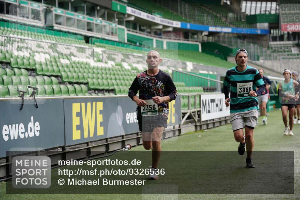 05.10.2025 - 20. swb-Marathon Bremen Michael Burmester http://msf.ph/oto/9326536 05.10.2025 12:49:21 Laufen im Stadion 150, 187, 270, 424, 1195, 1257, 1535, 1609, 1625, 1654, 1727, 1876, 1904, 2044, 2119, 2356, 2594, 2988, 2990, 3124, 3544, 3738, 3960, 4385, 5599, 6171, 6431, 6463, 6619, 6632, 6805, 6877, 7647, 7904, 7987, 8216, 8507, 8630, 8687, 9114, 492, 1724, 2974, 3320, 3324, 3819, 4353, 5103, 5786, 6251, 6632, 8244, 8897, 8923, 8932 meine-sportfotos.de