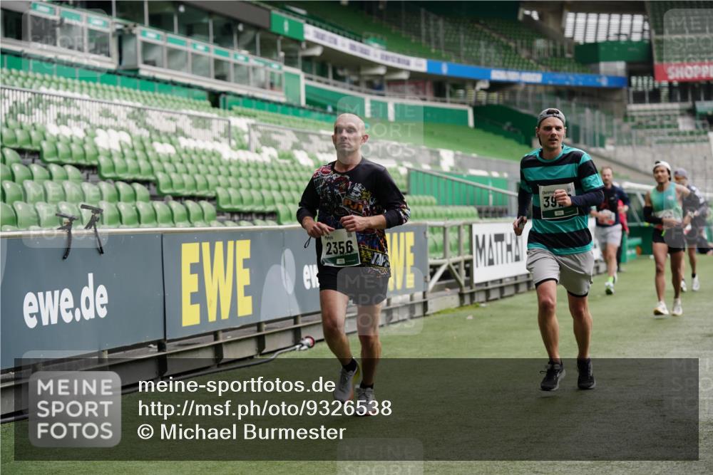 05.10.2025 - 20. swb-Marathon Bremen Michael Burmester http://msf.ph/oto/9326538 05.10.2025 12:49:21 Laufen im Stadion 150, 187, 270, 424, 1195, 1257, 1535, 1609, 1625, 1654, 1727, 1876, 1904, 2044, 2119, 2356, 2594, 2988, 2990, 3124, 3544, 3738, 3960, 4385, 5599, 6171, 6431, 6463, 6619, 6632, 6805, 6877, 7647, 7904, 7987, 8216, 8507, 8630, 8687, 9114, 492, 1724, 2974, 3320, 3324, 3819, 4353, 5103, 5786, 6251, 6632, 8244, 8897, 8923, 8932 meine-sportfotos.de