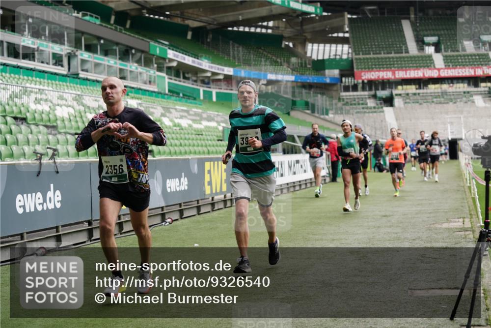 05.10.2025 - 20. swb-Marathon Bremen Michael Burmester http://msf.ph/oto/9326540 05.10.2025 12:49:22 Laufen im Stadion 150, 187, 270, 424, 1195, 1257, 1535, 1609, 1625, 1654, 1727, 1876, 1904, 2044, 2119, 2356, 2594, 2988, 2990, 3124, 3544, 3738, 3960, 4385, 4438, 5599, 6171, 6431, 6463, 6619, 6805, 6877, 7647, 7904, 7987, 8216, 8507, 8630, 8687, 9114, 492, 1724, 2974, 3320, 3324, 3819, 5103, 5786, 6251, 6632, 8244, 8897, 8923, 8932 meine-sportfotos.de