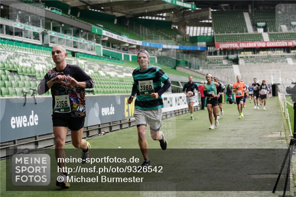 05.10.2025 - 20. swb-Marathon Bremen Michael Burmester http://msf.ph/oto/9326542 05.10.2025 12:49:22 Laufen im Stadion 150, 187, 270, 424, 1195, 1257, 1535, 1609, 1625, 1654, 1727, 1876, 1904, 2044, 2119, 2356, 2594, 2988, 2990, 3124, 3544, 3738, 3960, 4385, 4438, 5599, 6171, 6431, 6463, 6619, 6805, 6877, 7647, 7904, 7987, 8216, 8507, 8630, 8687, 9114, 492, 1724, 2974, 3320, 3324, 3819, 5103, 5786, 6251, 6632, 8244, 8897, 8923, 8932 meine-sportfotos.de